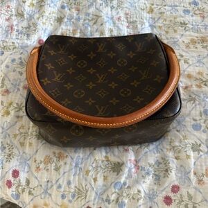 VINTAGE LOUIS VUITTON  Monogram Looping  MM  Excellent Condition
